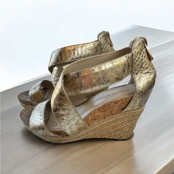Adrienne Vittadini gold wedge sandals. Size 6.5 - Picture 7 of 8